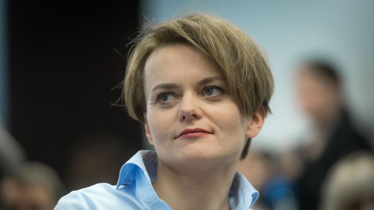 Tarcza antykryzysowa na razie na trzy miesiące. Zawieszenie ZUS, dopłaty do pensji i zmiany w deklaracjach podatkowych