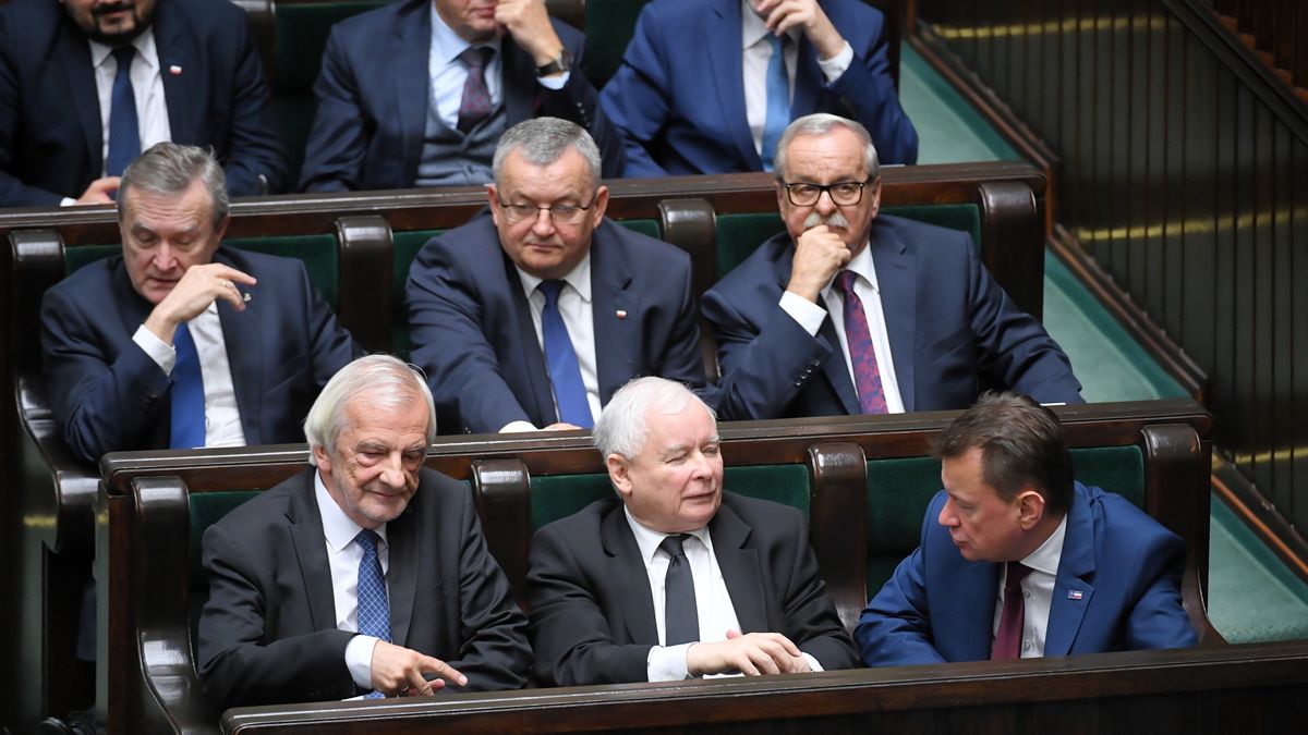 PiS się nie poddaje, chce zmienić limit 30-krotności. W grze jest kilka opcji, są już nawet policzone.