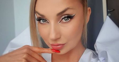 Zmysłowa Cleo rozpuściła włosy i rozgrzała wyobraźnię sesją w bieliźnie. Rzadko można zobaczyć ją w tak odważnym wydaniu. Wygląda HOT