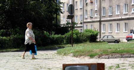 Włamywali się do mieszkań. Wpadli na telewizorze