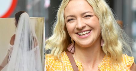Barbara Kurdej-Szatan druhną na ślubie znanej aktorki. Idealnie dopasowana suknia to majstersztyk