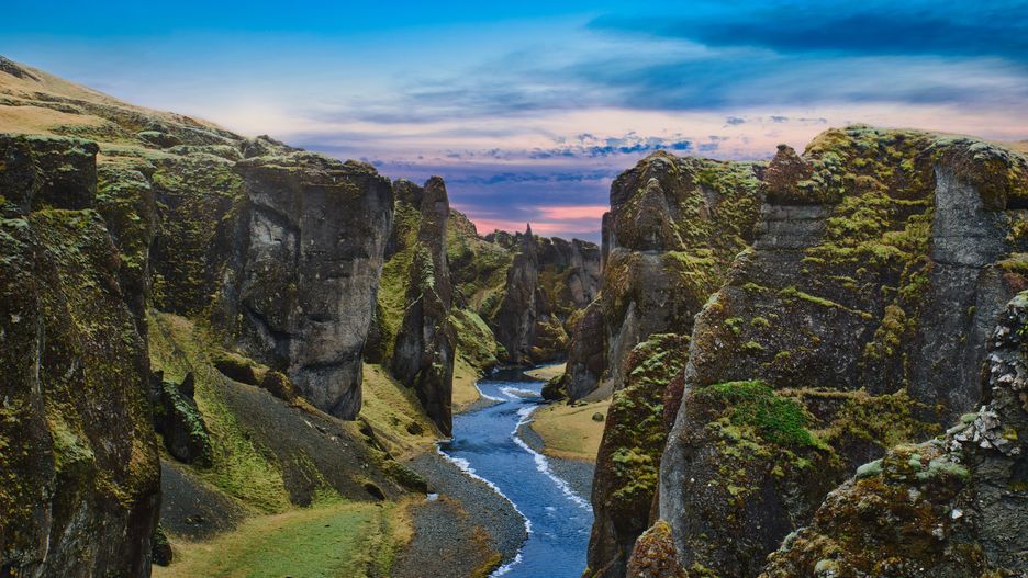 Kanion Fjaðrárgljúfur znajduje się w południowej części Islandii, na rzece Fjaðrá