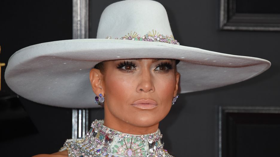 Jennifer Lopez chciała pochwalić się płaskim brzuchem. Uwagę fanów zwrócił jej telefon