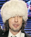 Majewski nie lubi być sobą?