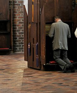 Wielkanoc - czas wielkich kolejek do konfesjonałów. "Grzechy są te same"