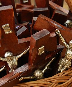 Uwaga na oszustów, którzy sprzedają relikwie