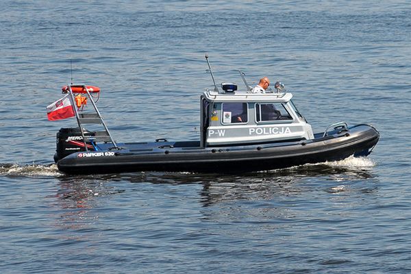 Krakowscy policjanci uratowali mężczyznę, który wskoczył do Wisły