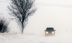 Wypadek na autostradzie A2 i fatalne warunki drogowe. Korek ma kilkanaście kilometrów
