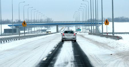 Małopolska: trudne warunki na drogach. Policja apeluje o ostrożność