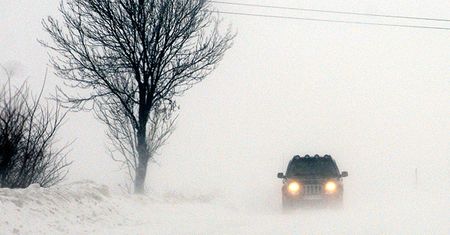 Wypadek na autostradzie A2 i fatalne warunki drogowe. Korek ma kilkanaście kilometrów