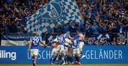 Wściekli kibice zaatakowali piłkarzy Schalke po przegranym meczu z Arminią Bielefeld.