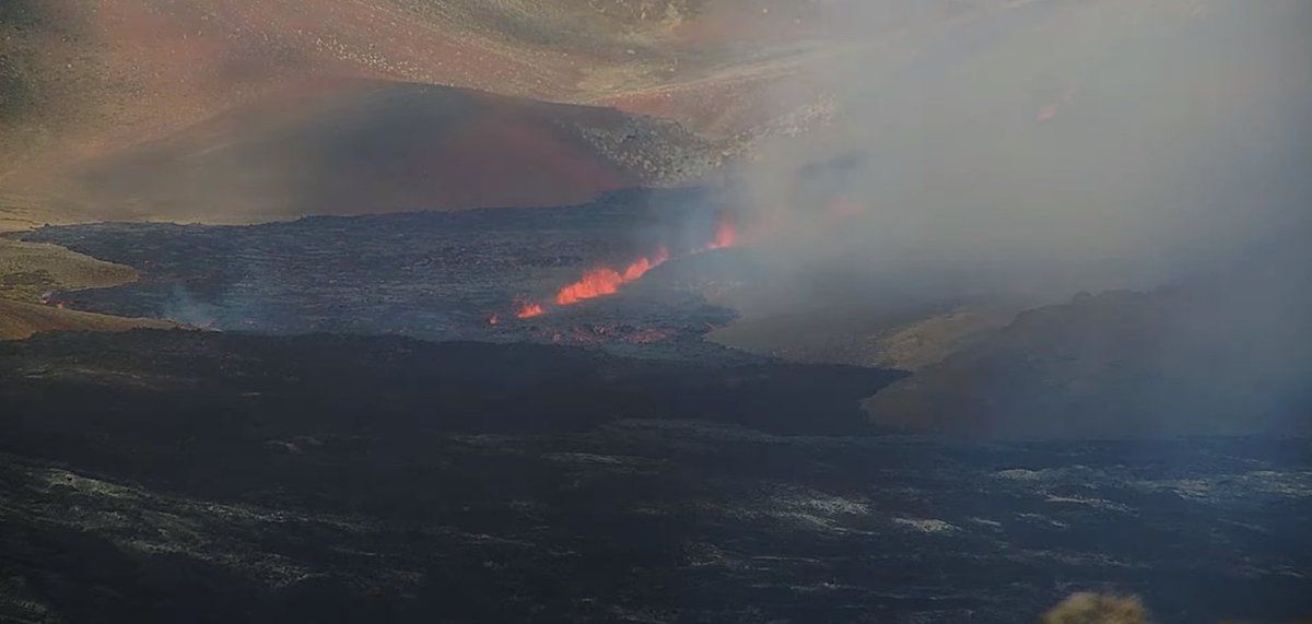 Erupcja wulkanu niedaleko największego islandzkiego lotniska