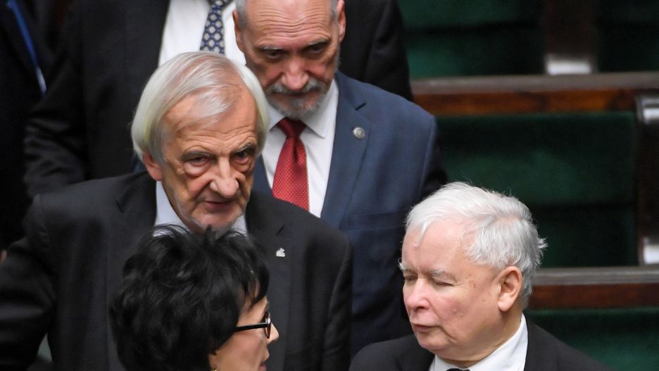 Elżbieta Witek w towarzystwie Jarosława Kaczyńskiego  w Sejmie