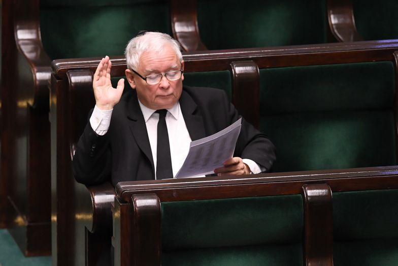 Posiedzenie Sejmu. Posłowie przyjęli ustawę dot. walki z COVID-19