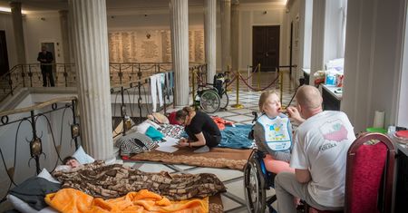 Nowoczesna składa projekt ustawy o rencie socjalnej. Chce spełnić postulat protestujących