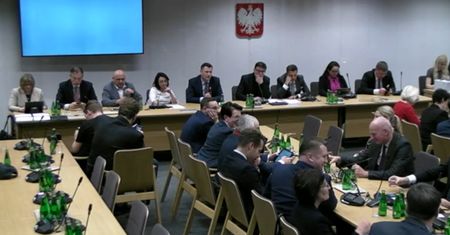 Trybunał Konstytucyjny pod lupą komisji. Zabrakło prezes TK i dyskusji nad sprawozdaniem
