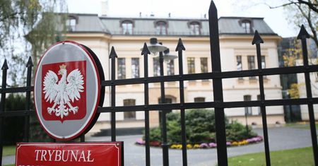 Na konferencję z premierem wpuszczono tylko media publiczne. Jest tłumaczenie