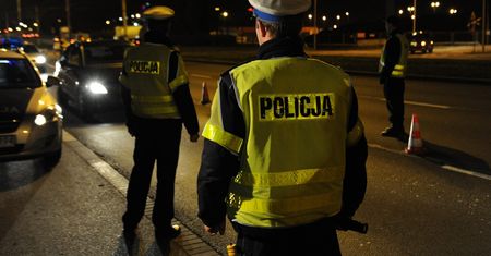 Podczas kontroli drogowej udawał, że śpi. Chciał coś ukryć
