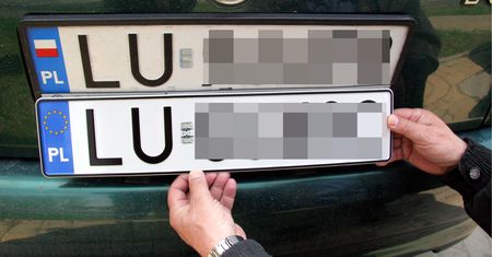 Ministerstwo "nie wyklucza" nowych tablic. Czekają na nie kierowcy i przedsiębiorcy