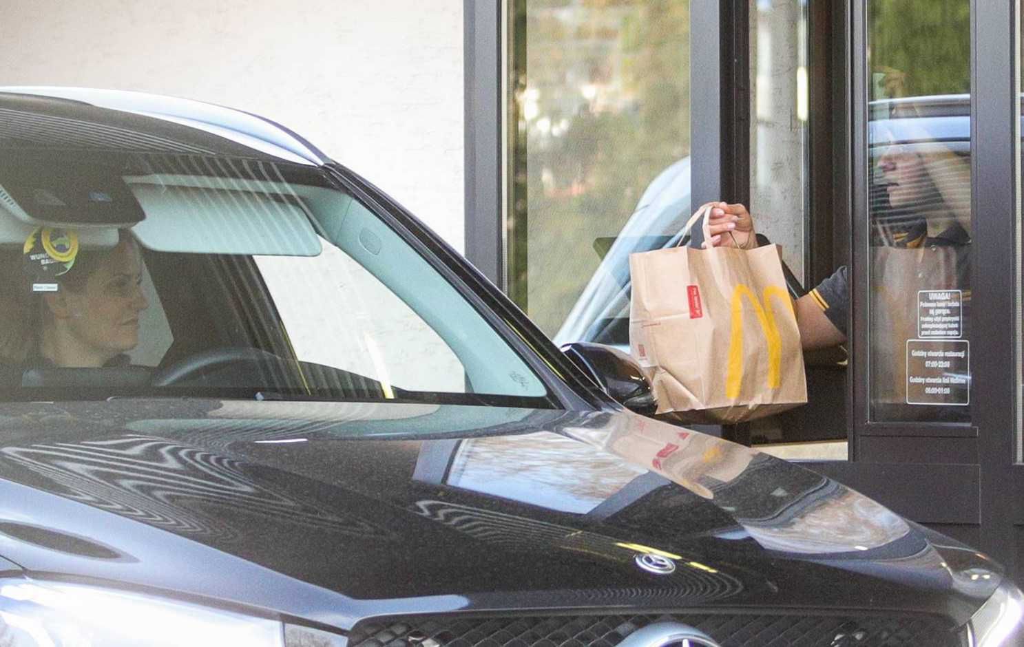 Dominika Tajner-Wiśniewska przyłapana na odbieraniu zamówienia z McDonalds