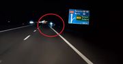 Hulajnoga elektryczna na autostradzie A2. Jechał nią w środku nocy