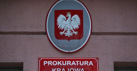 Ekshumacja ciała 39. ofiary ze Smoleńska. Śledczy na cmentarzu w Bydgoszczy