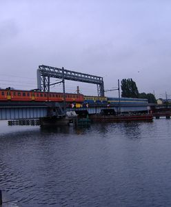 Tragedia w Szczecinie. Dwie kobiety wpadły do Odry. Jedna nie żyje