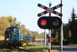 Kierowca utknął za szlabanem. Wiózł dziecko