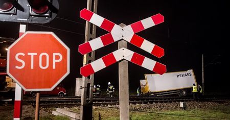 W trosce o bezpieczeństwo rząd zamyka przejazdy kolejowe