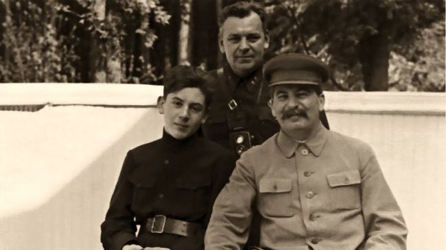 Wasilij Stalin, Józef Stalin