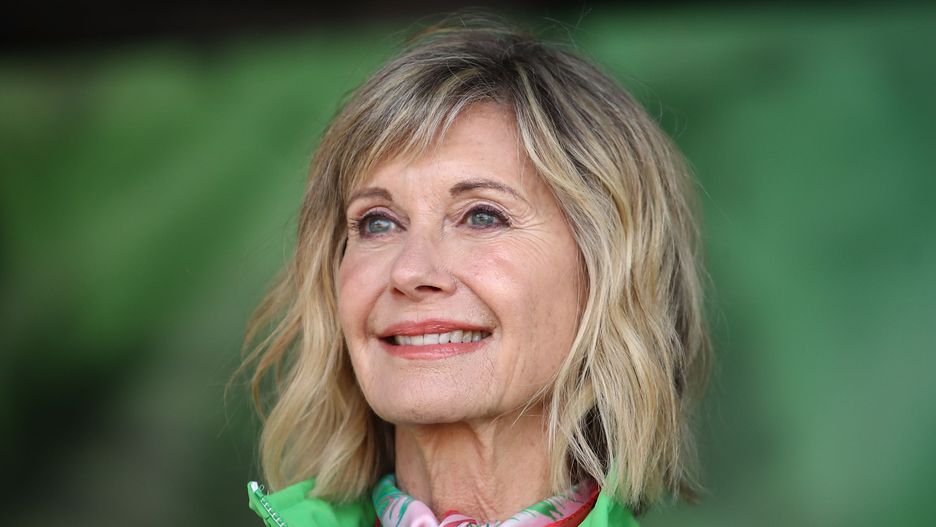 Olivia Newton-John wspiera chorych na raka. Jak mało kto wie, z jakimi problemami muszą się mierzyć.