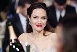 Angelina Jolie stawia na biel i odsłania ramiona. Aktorka niknie w oczach