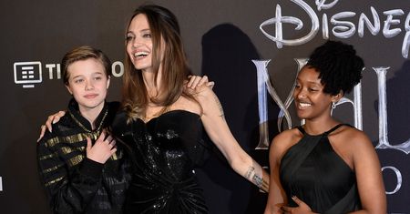 Angelina Jolie z dziećmi na premierze filmu. Jedno z nich bardzo przypomina Brada Pitta