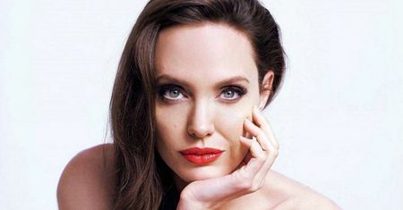 Seksowna i tajemnicza. Angelina Jolie w nowej kampanii Guerlain