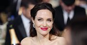 Angelina Jolie stawia na biel i odsłania ramiona. Aktorka niknie w oczach