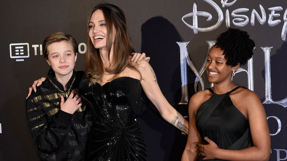 Angelina Jolie z dziećmi na premierze filmu. Jedno z nich bardzo przypomina Brada Pitta
