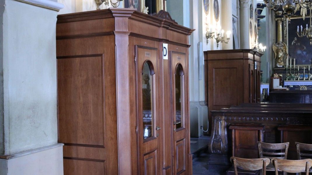 Nowoczesne konfesjonały w polskim kościele. Mają klimatyzację i są dźwiękoszczelne