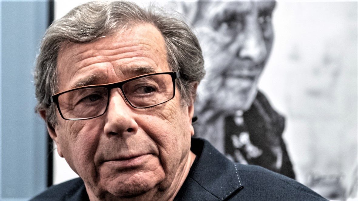 Janusz Gajos na otwarciu wystawy swoich fotografii w Galerii Fotografii Łódzkiego Towarzystwa Fotograficznego im. Eugeniusza Hanemana w Łodzi 