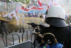 "Agresywne zachowanie demonstrantów"