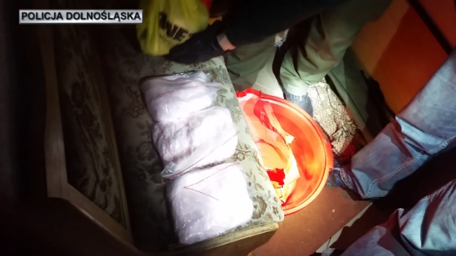 Policjanci przechwytują ponad 7 kg amfetaminy w bielawskim mieszkaniu
