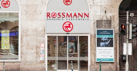 Rossmann promocja. Od poniedziałku rabaty na kosmetyki do makijażu