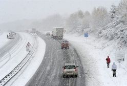 Atak śnieżycy - 100 osób ewakuowano z zasypanych aut