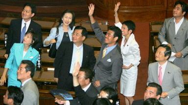 Radość japońskiej opozycji po głosowaniu