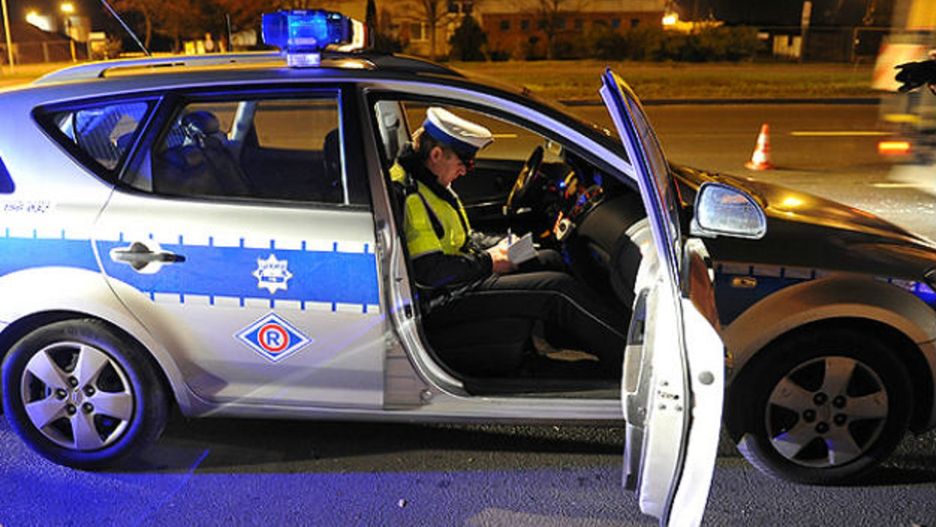 Policjanci zatrzymali kobiecie prawo jazdy