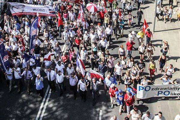 1 maja ulicami Warszawy przejdzie kilka manifestacji