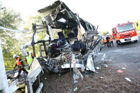 W wypadku autokaru we Francji zginęło troje Polaków
