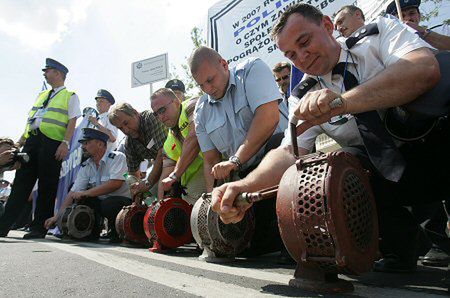 Niezadowoleni policjanci pod Sejmem