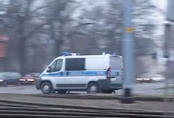 Niecodzienna akcja policjantów. Eskortowali auto z duszącym się noworodkiem