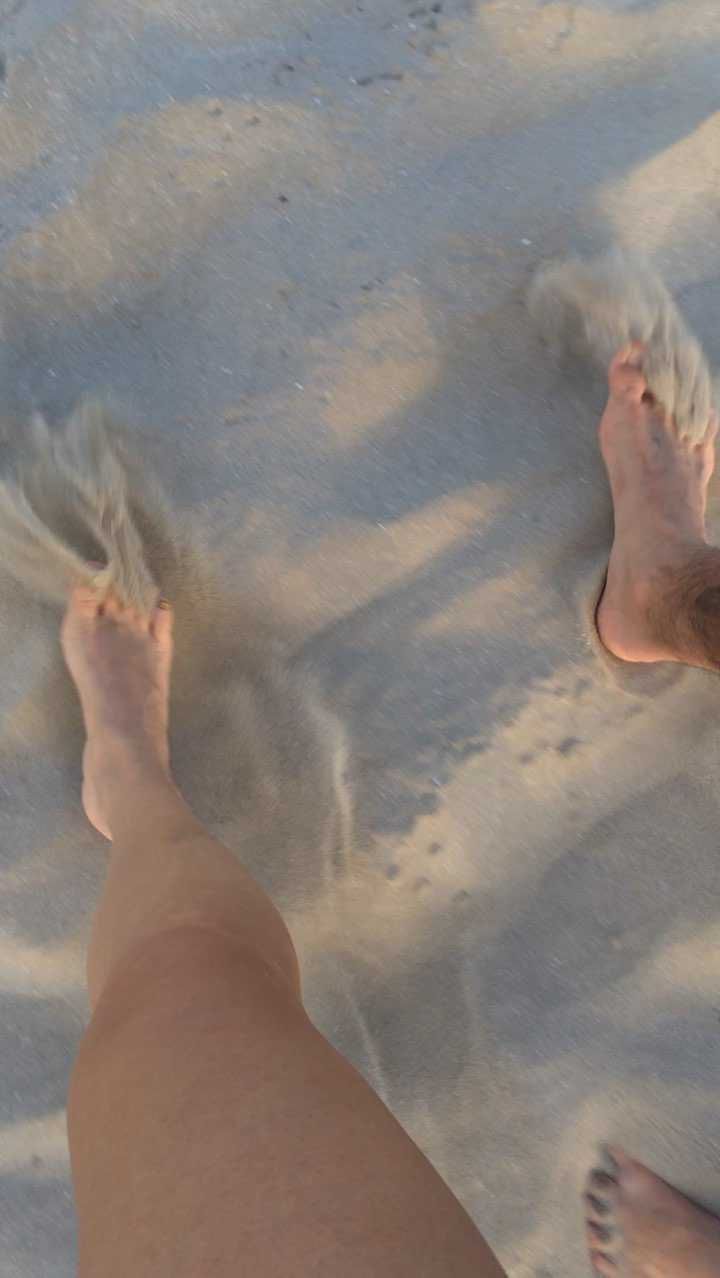 Kaja Paschalska i VNM (Tomasz Lewandowski) na spacerze po plaży