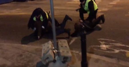 Tak policja "uspokajała" demonstrantów. "Szczury uciekają z okrętu"